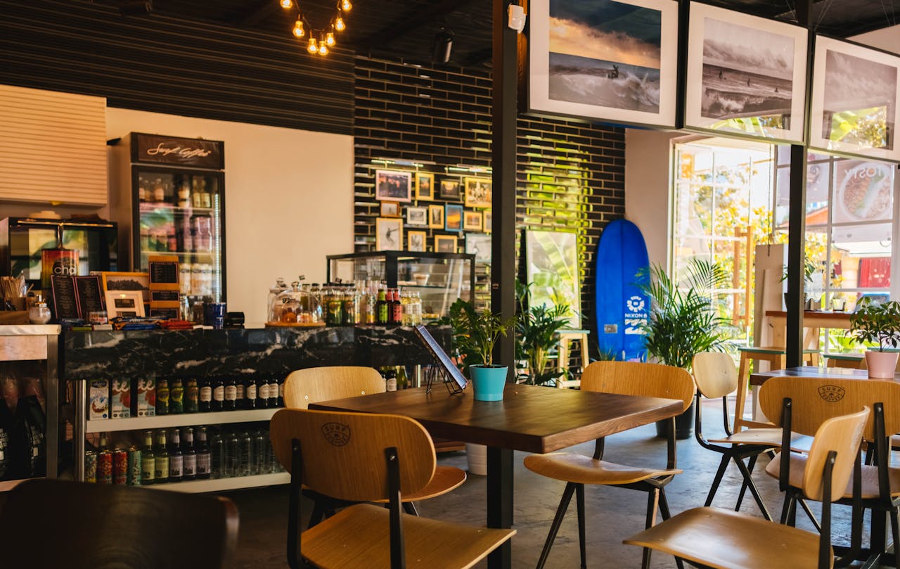 Por qué los bares y restaurantes deben limpiar sus arquetas y fregaderos con regularidad